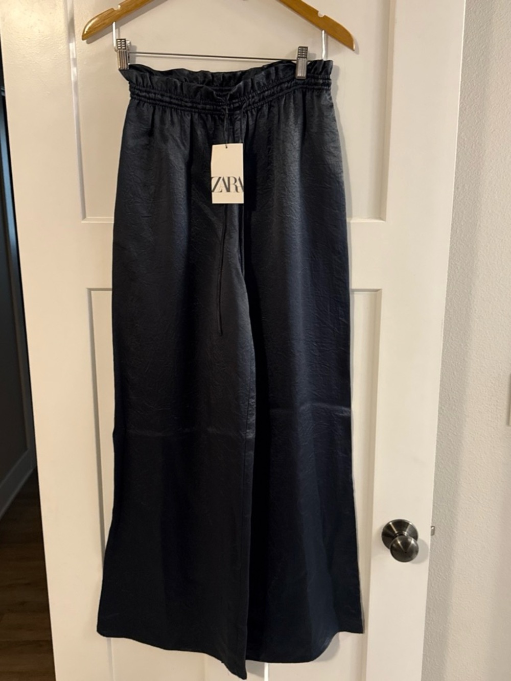 Zara women’s Black Wide-Leg Satin pants